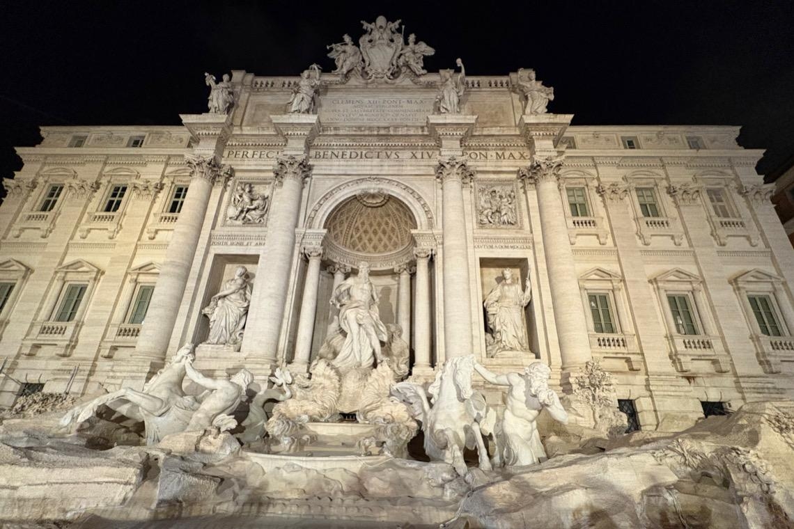 Fontana di Trevi, inusuale silenzio