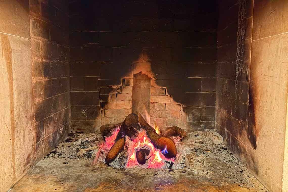 Al caldo fuoco di un caminetto